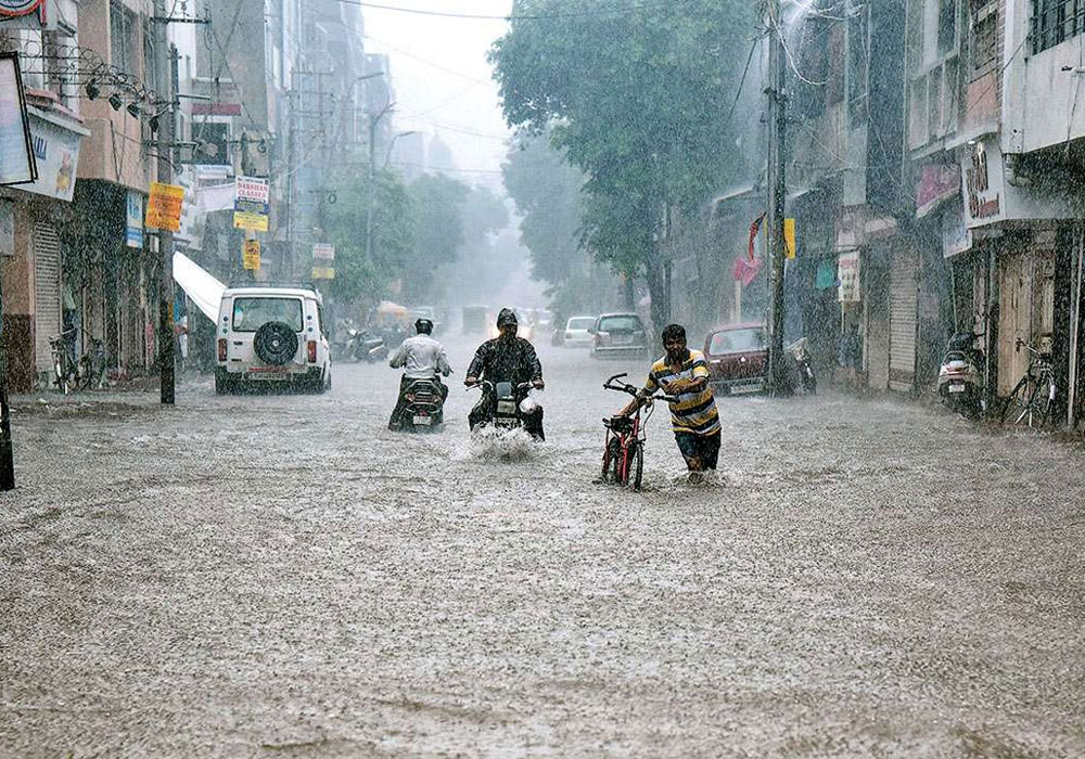મહારાષ્ટ્ર, ગોવા, કેરળ સહિત આ રાજ્યોમાં ભારે વરસાદ, IMDએ રેડ એલર્ટ જાહેર કર્યું, શાળાઓ બંધ