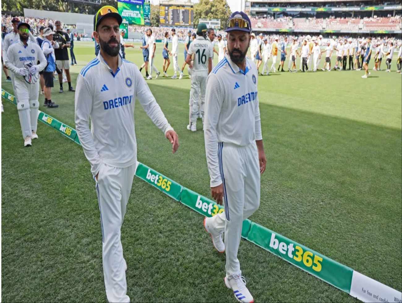 IND vs AUS 3rd Test Day LIVE: ટીમ ઈન્ડિયાના બોલર્સ બાદ બેટર લાચાર, 48 રનમાં 4 વિકેટો પડી