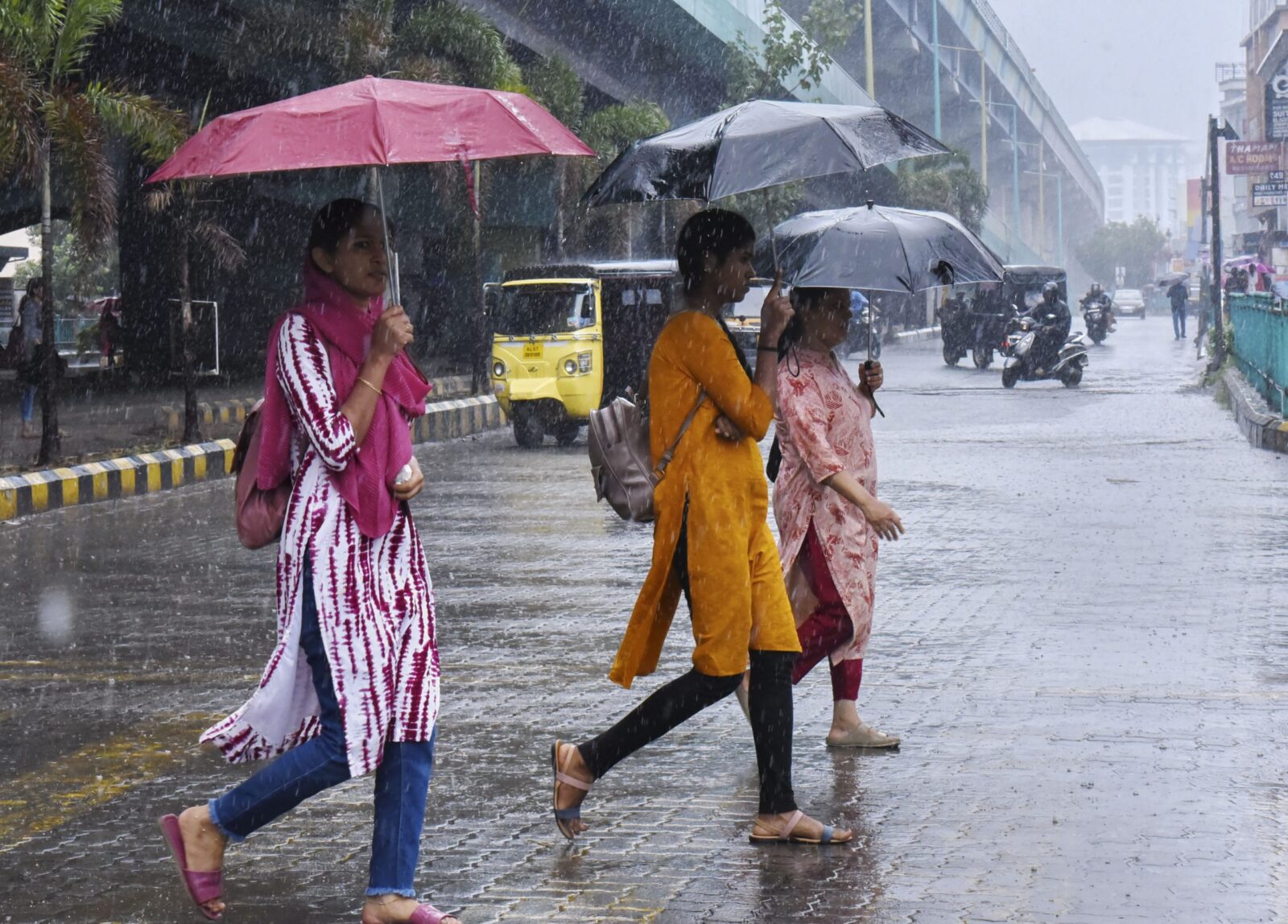 પરેશ ગોસ્વામીની આગાહી : નવી સિસ્ટમ સક્રિય થતા અડધા ગુજરાતમાં આવશે વરસાદ, આ જિલ્લાવાળાને એલર્ટ