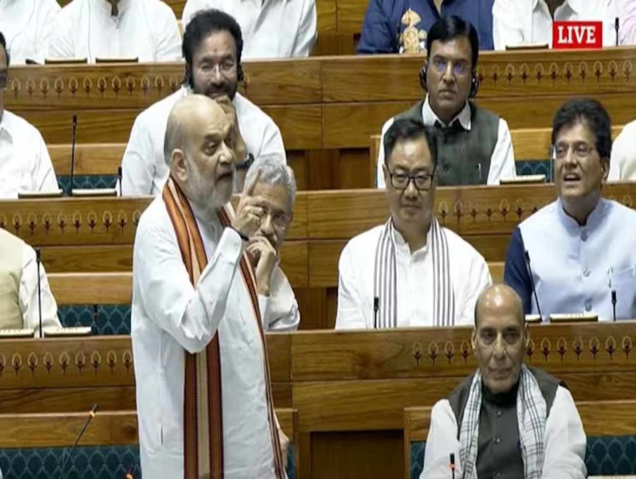 સાંભળો, સાંભળો, તમારે સાંભળવું પડશે, તમારી આંખો કયા ચશ્માથી જોઈ રહી છે. - અમિત શાહ