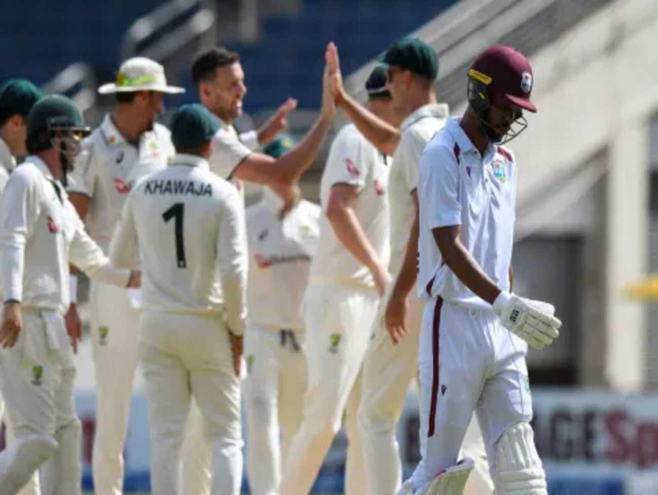 AUS VS WI - વેસ્ટઇન્ડિઝ ફકત 27 મા ઓસ્ટ્રલીયા સામે ઓલ આઉટ થયુ, શર્મજનક સ્કોર બનાવ્યો.