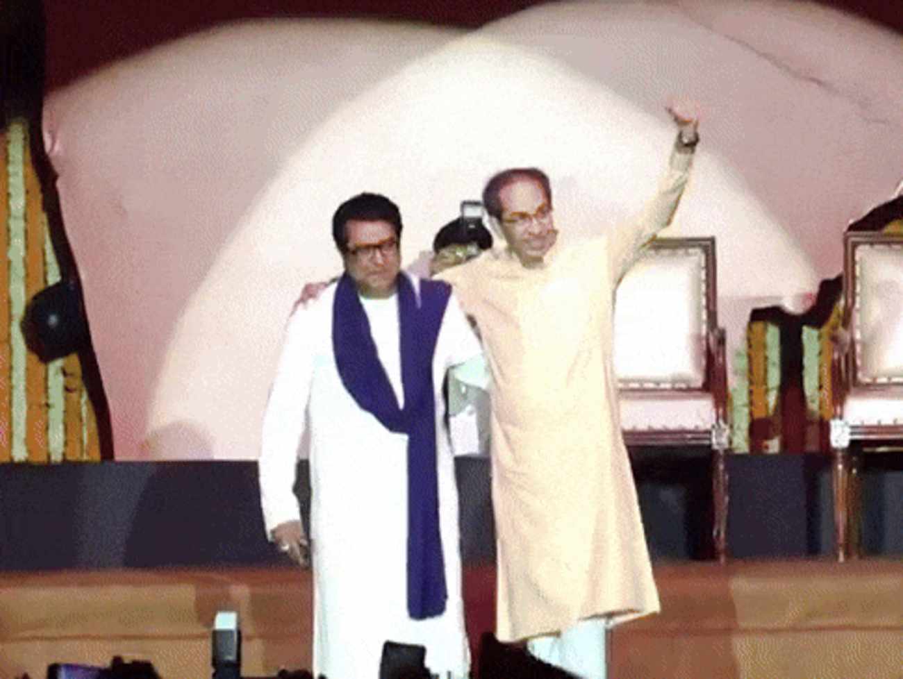 'જેને ફટકાર્યો તેના માથે લખ્યું હતું કે એ ગુજરાતી છે, નાટકો કર્યા તો કાનની નીચે મારીશું જ', રાજ ઠાકરેની ખુલ્લી ધમકી