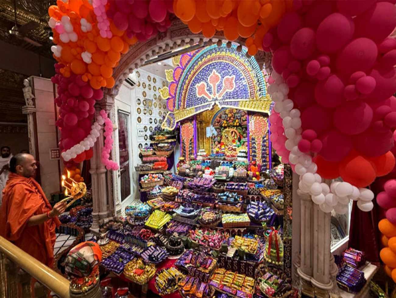 શ્રાવણ માસની અમાસે શ્રીકષ્ટભંજન દેવ હનુમાનજી દાદાને 1 હજાર કિલોથી વધારે ચોકલેટનો શણગાર