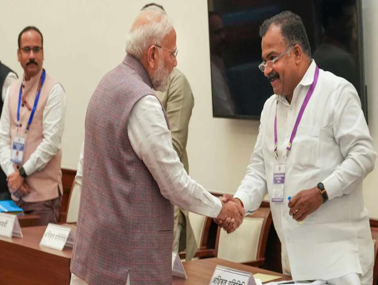 Vice Presidential Election: સાંસદો ખાસ શાહીવાળી ખાસ પેનનો ઉપયોગ કરીને કેમ મતદાન કરી રહ્યા છે? સમજો તો ખરા?