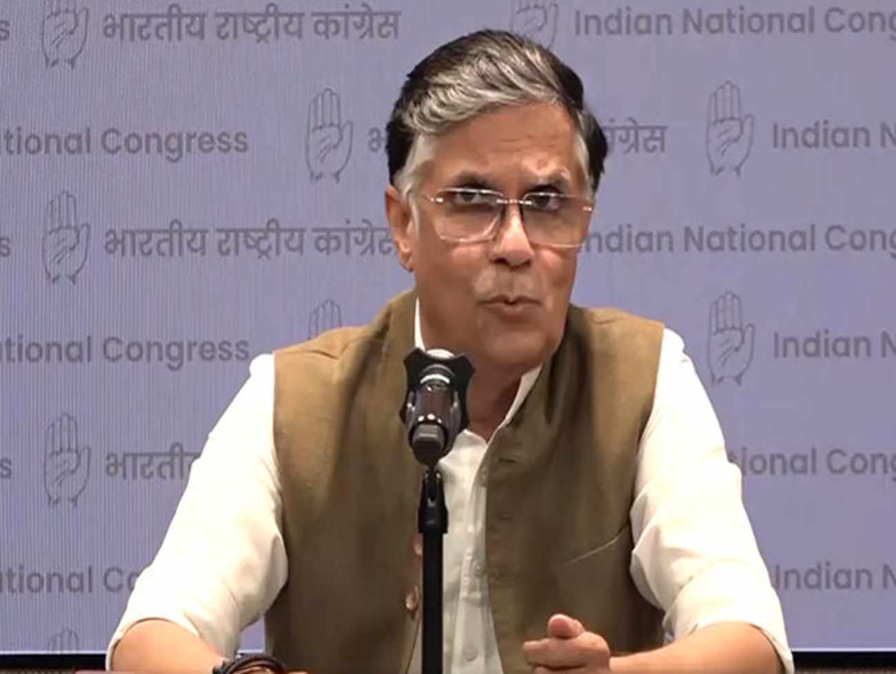 દિલ્હી બ્લાસ્ટ મામલે કોંગ્રેસના કેન્દ્રને સવાલ: 'અમે સરકારની સાથે, પરંતુ નિષ્ફળતા પાછળ કોણ જવાબદાર?'