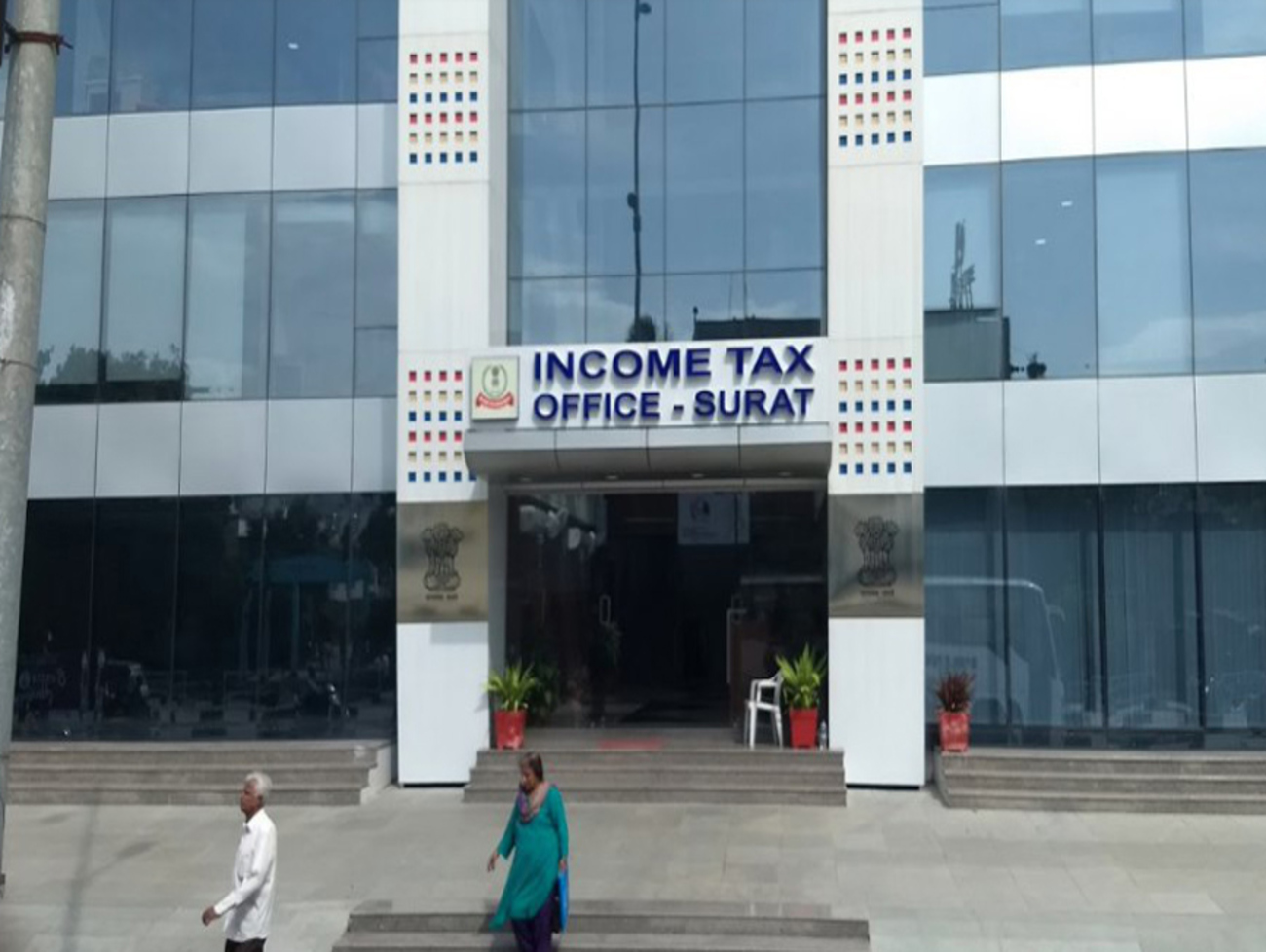 સુરત : પગાર નહિ ઉપાડનારા સરકારી કર્મચારીઓ પાર આઇટી ની બાઝ નજર