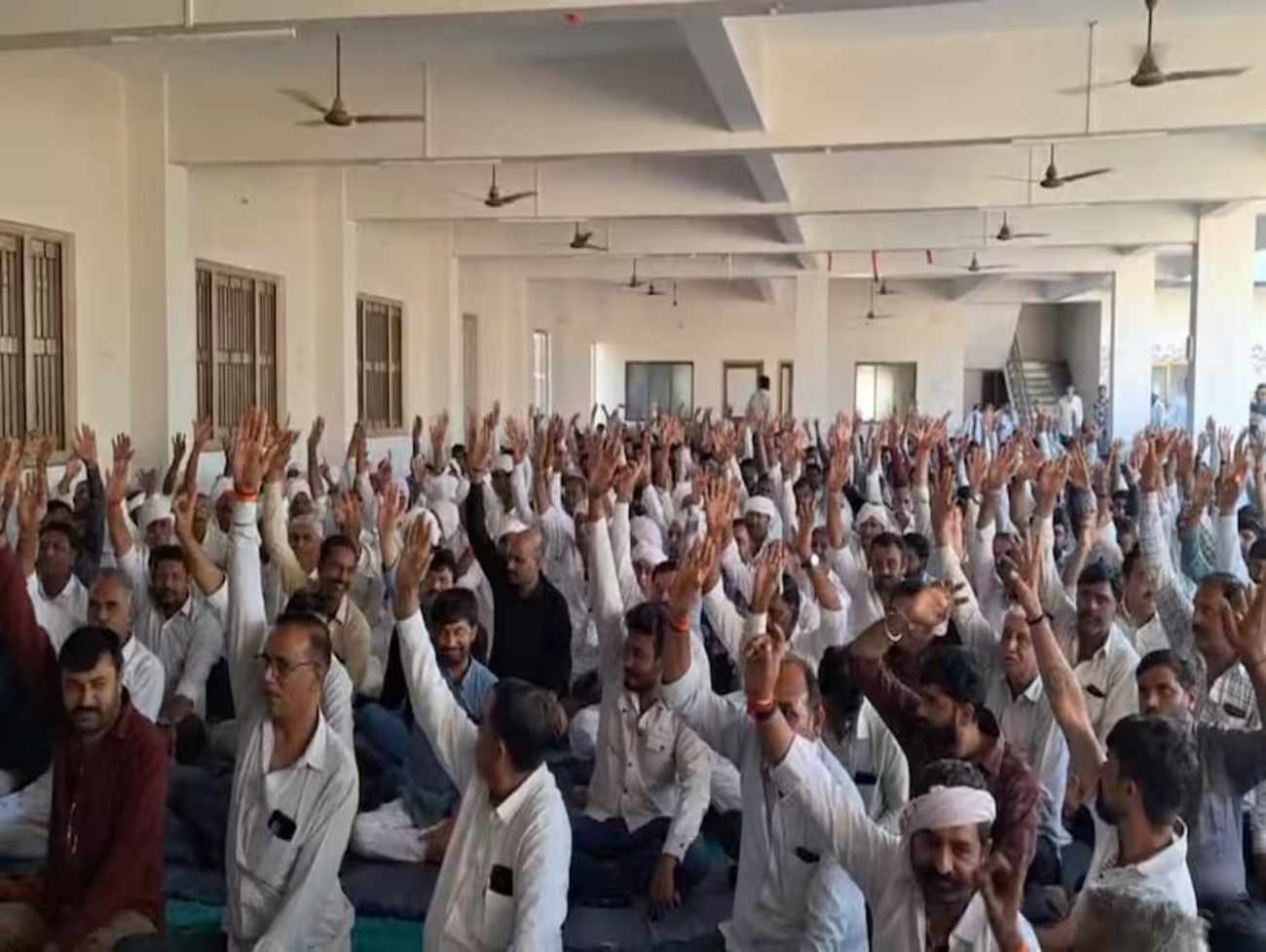 દેખાવની દોડ પર બ્રેક! નાઘેરા આહીર સમાજનો નિર્ણય, હવે લગ્નમાં 5 તોલાથી વધુ સોનું નહીં