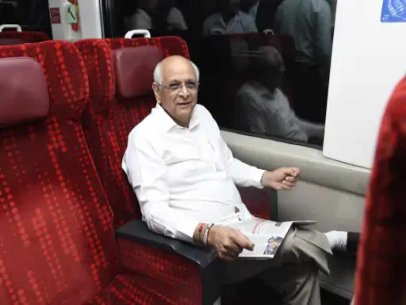 ચિંતન શિબિર માટે CM ‘ટીમ ગુજરાત’ સાથે વલસાડ જવા રવાના