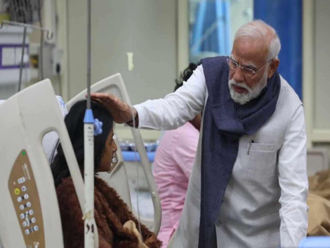 ભુતાનથી પાછા આવી PM મોદી દિલ્હી કાર બ્લાસ્ટના પીડિતોને મળવા LNJP હૉસ્પિટલ પહોંચ્યા
