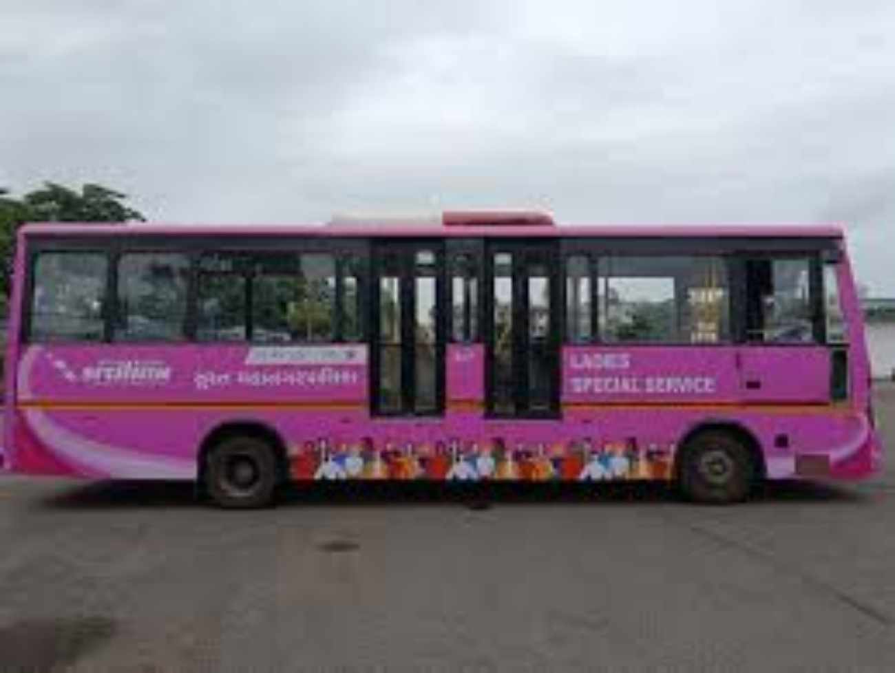 આજથી સુરતના રસ્તાઓ પર દોડશે ગુજરાતની પહેલી પિંક બસ