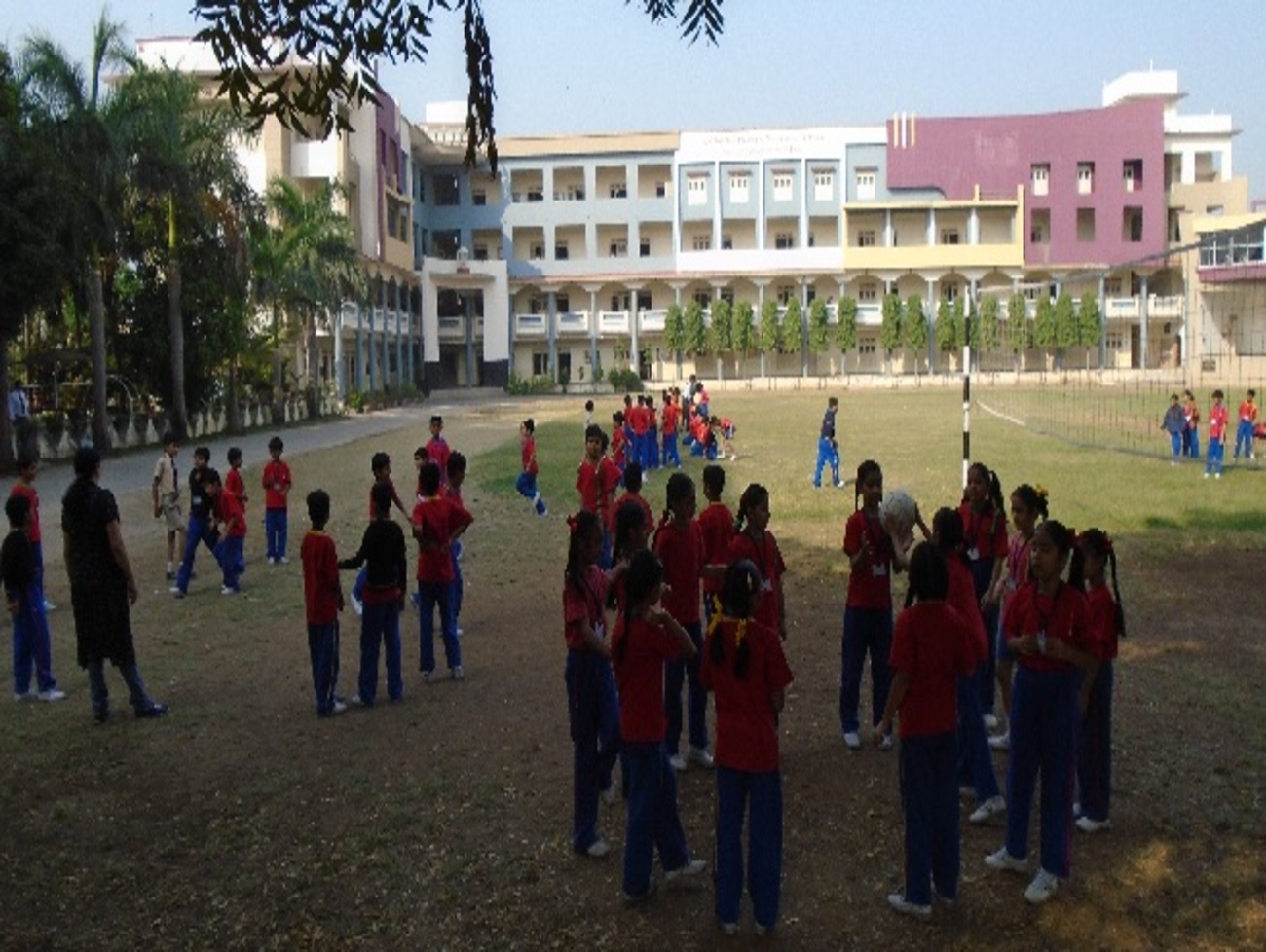 નવસારીમાં 'સેવન્થ ડે' જેવી ઘટના: SGM સ્કૂલમાં વિદ્યાર્થી પર સહપાઠીઓએ કાતરથી હુમલો કરતા ચકચાર