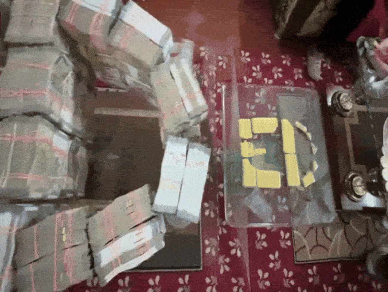 313 કિલો ચાંદી, 7 કરોડનું સોનું, 5 કરોડ રોકડા! ટ્રાવેલ એજન્ટના ઘરે મળ્યો 'ખજાનો': ડંકી રૂટ કેસ