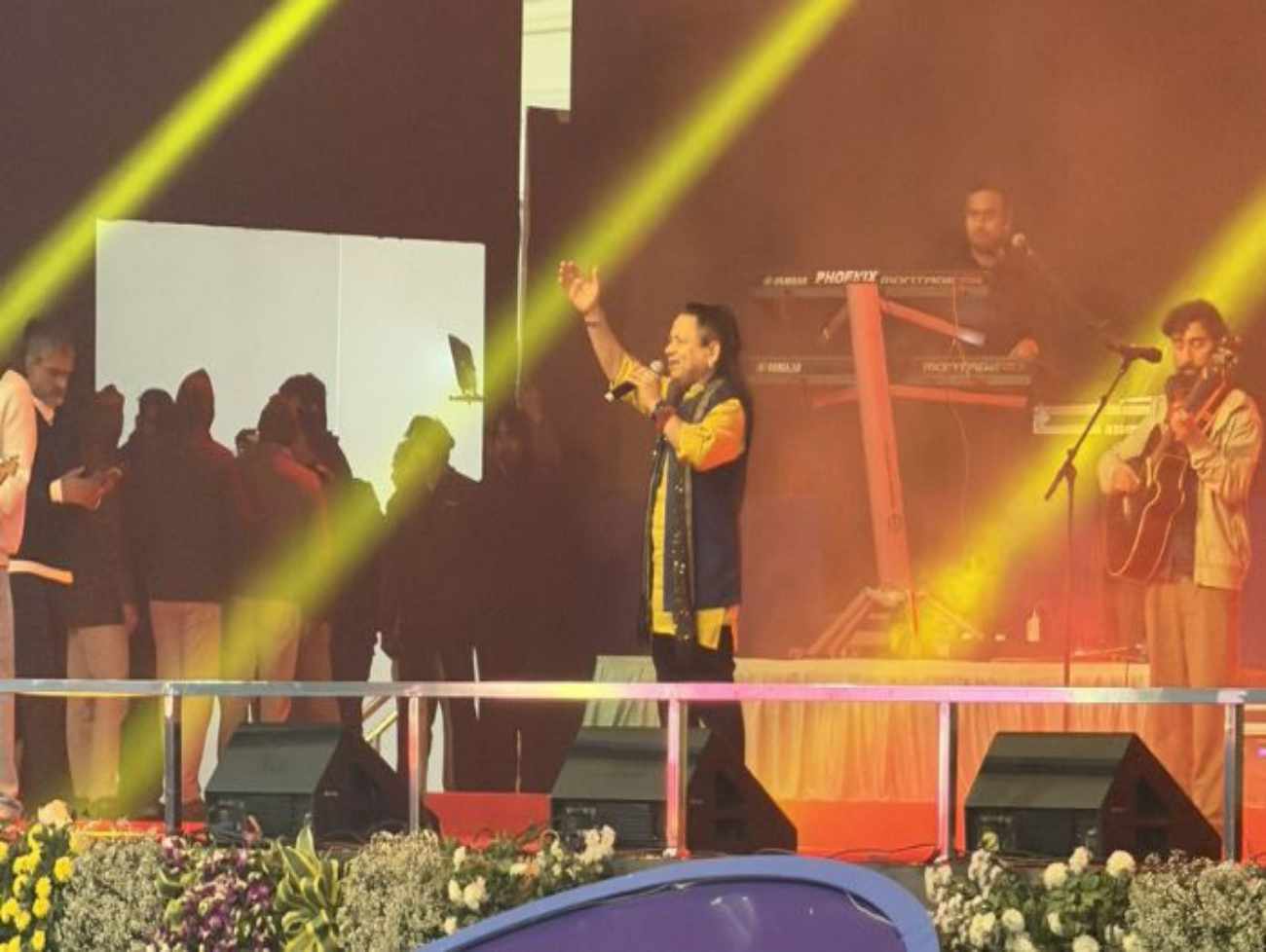 જાણીતા ગાયક કૈલાશ ખેરના LIVE શૉમાં હોબાળો, સિંગરે કહ્યું - 'પ્રાણીઓ જેવું વર્તન ના કરશો..