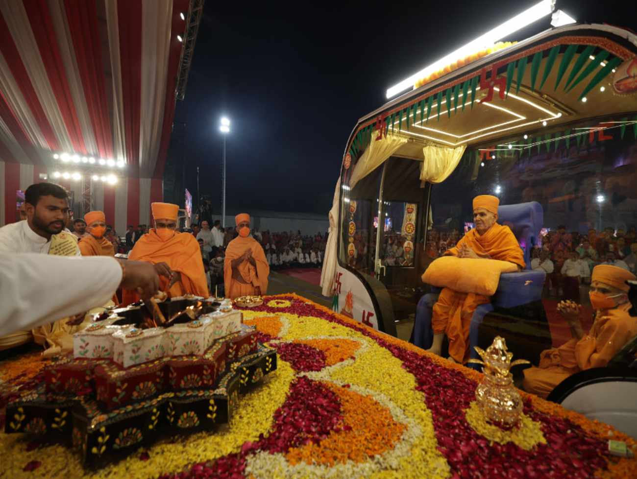 અમદાવાદમાં 12 હજાર હરિભક્તોએ કરી વિશ્વશાંતિની પ્રાર્થના, BAPS સ્વામિનારાયણ મંદિર ખાતે મહાયાગનું સમાપન