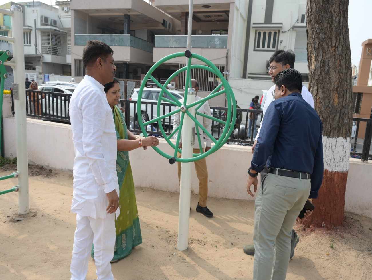 મેયર સમયસર પણ કોર્પોરેટરો ગેરહાજર! ગાર્ડન ઉદ્ઘાટન કાર્યક્રમમાં માત્ર બે કોર્પોરેટરો જ હાજર