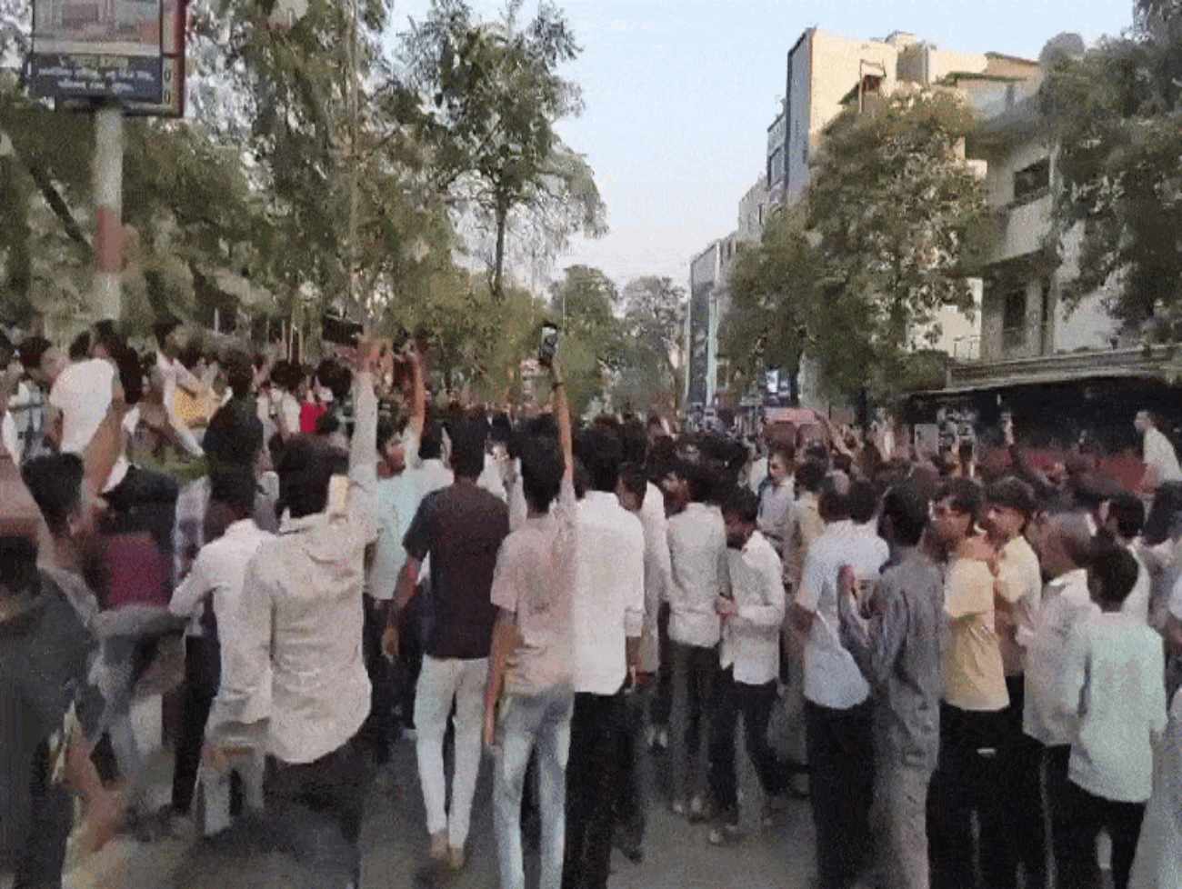 કુખ્યાત ચિરાગ ગોટીનું પોલીસે સરઘસ કાઢ્યું!  'ગુંડા'થી પરેશાન લોકો રોડ પર ઉતર્યા,પ્રજાપતિ સમાજે કડક સજા આપવાની કરી માગ