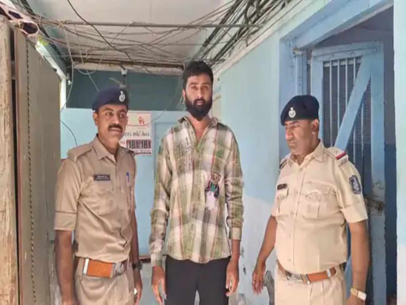 મારી ગાડીમાં તારા ભાઈ અને કાકાની લાશ પડી છે':કેશોદમાં બે પત્ની હોવા છતાં આરોપીએ યુવતીનું અપહરણ કર્યું,