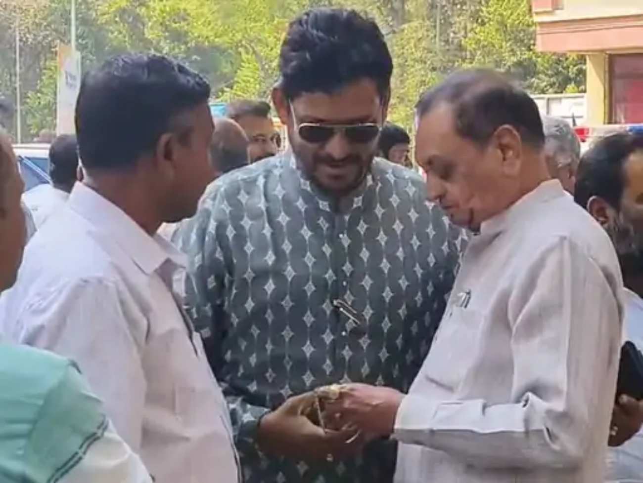 ભાસ્કર પટેલ કંઈ બવ મોટો CM છે?':દિનુમામાને હરિફ ઉમેદવાર વિષે પૂછતા જ બરાબરના અકળાયા