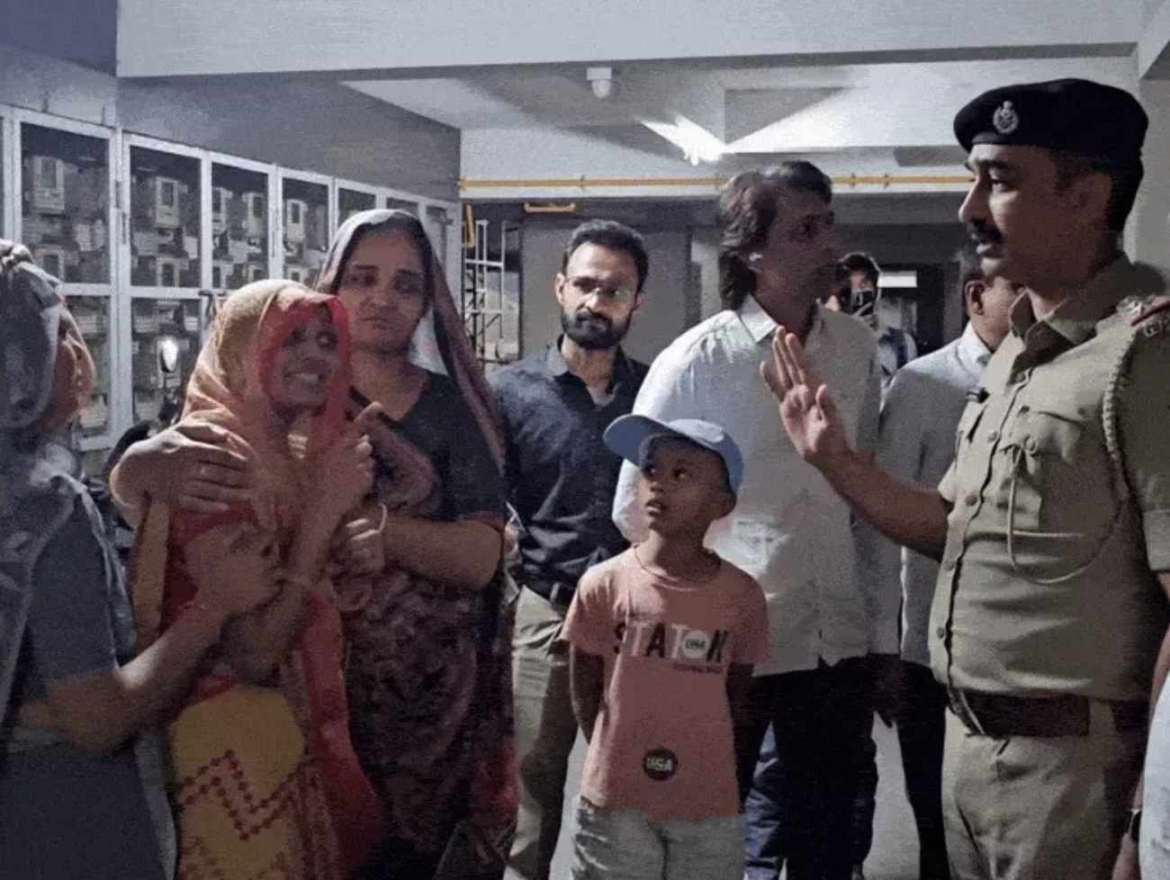 વ્યાજખોરોના રી-કન્સ્ટ્રક્શનમાં મૃતક સુરતી વેપારીની પત્ની ધ્રૂસકે-ધ્રૂસકે રડી,