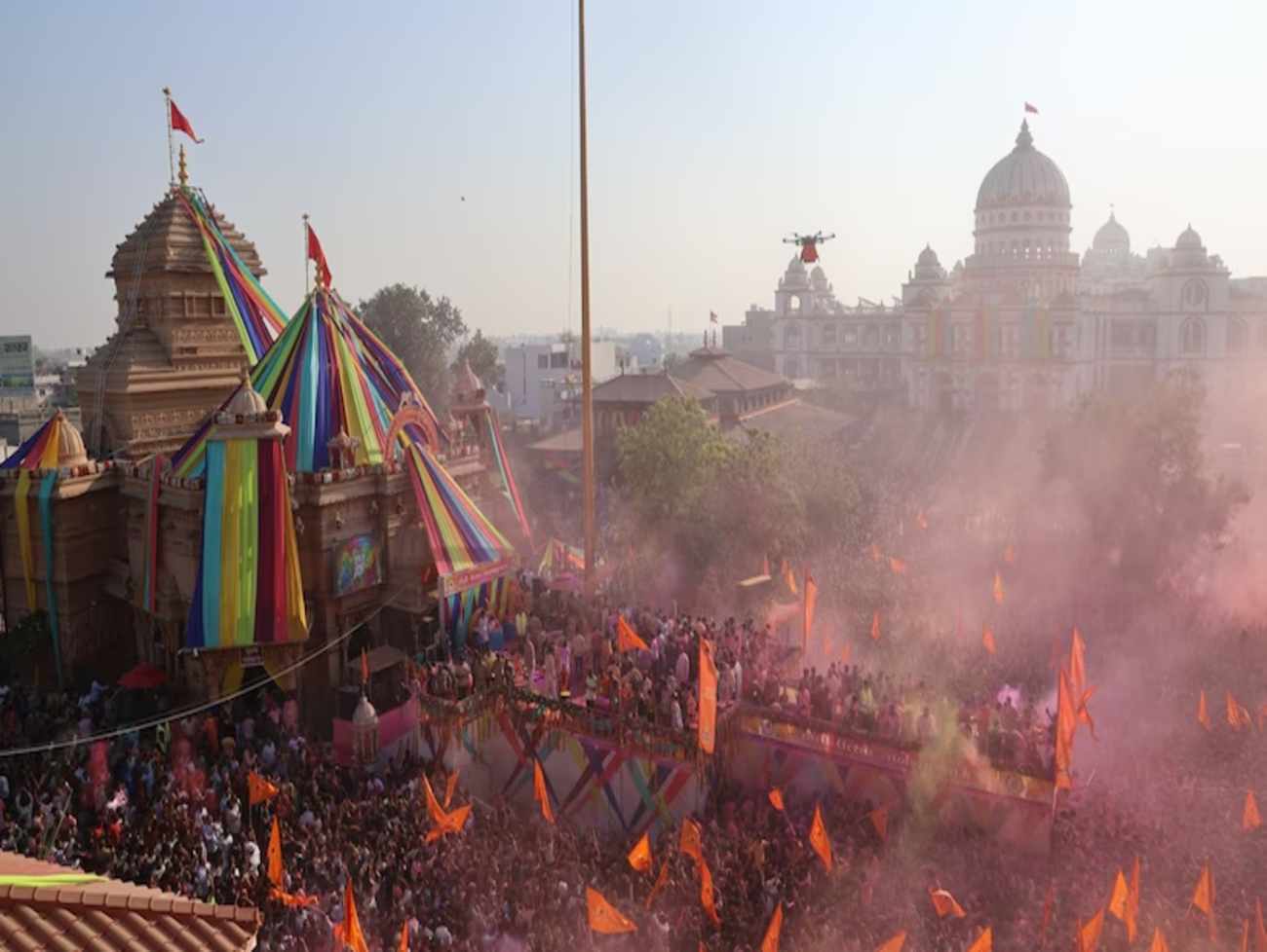 શ્રીકષ્ટભંજનદેવ હનુમાનજી સાળંગપુરધામમાં ભવ્ય રંગોત્સવ, 51,000 કિલો ઓર્ગેનિક રંગોથી હોળી ઉજવણી