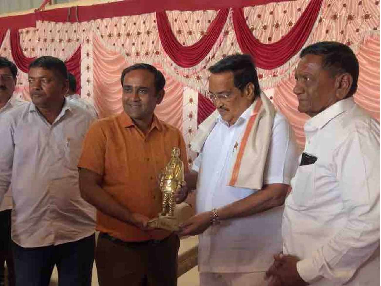 Surat - સી.આર.પાટીલ અને નિલેશ કુંભાણીની મુલાકાતથી ભાજપ-કોંગ્રેસ-આપમાં ચર્ચાનો વિષય