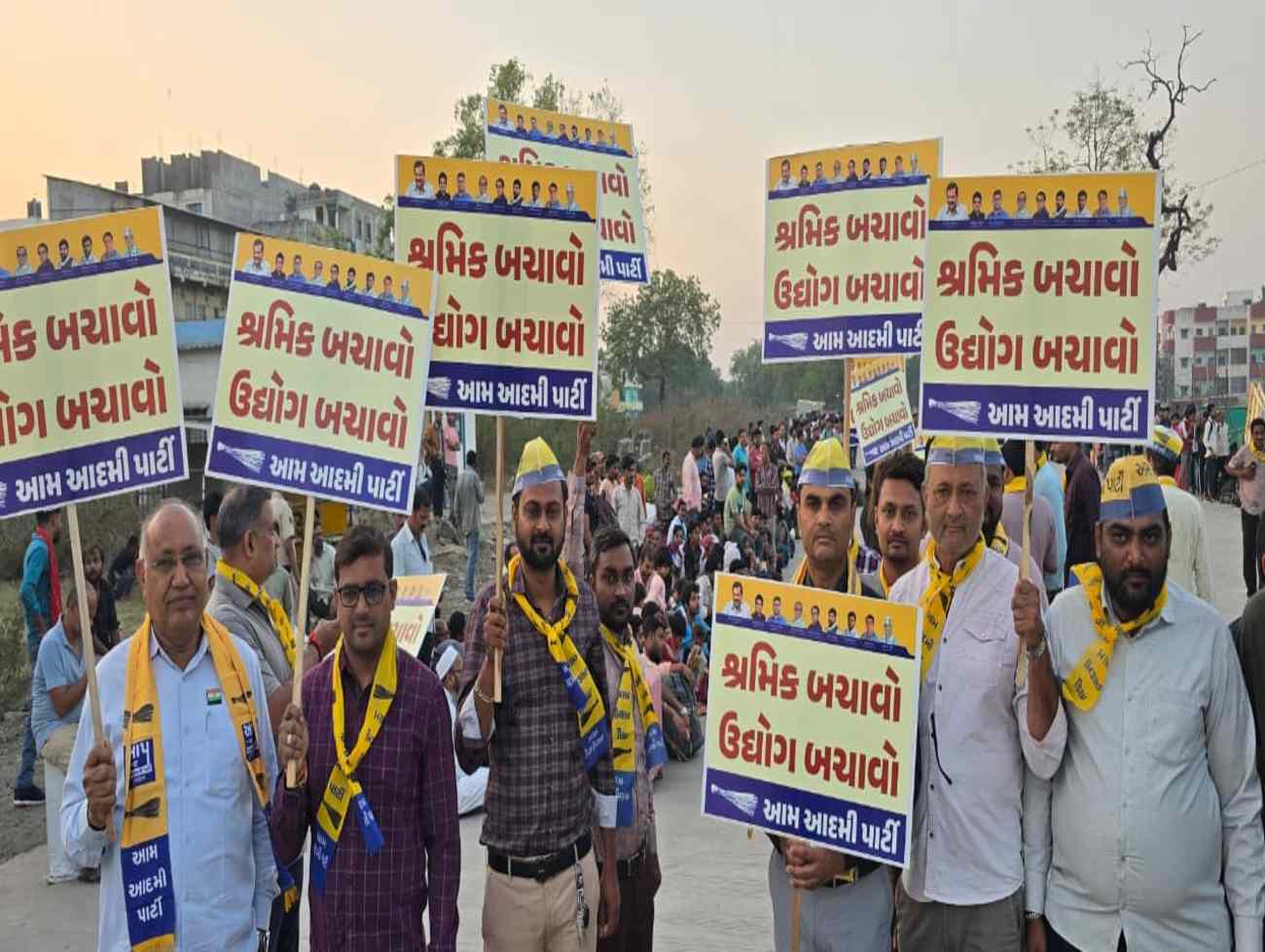 ગેસ કટોકટી વચ્ચે શ્રમિકોને મદદ કરવા ઉતરેલી AAP, ફૂડ વિતરણ દરમ્યાન નેતાઓની અટકાયત