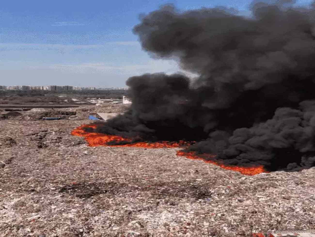 સુરત શહેરનાં ખજોદ ખાતે આવેલ ડમ્પિંગ સાઈટમાં લાગેલી આગ દાવાનળ બની