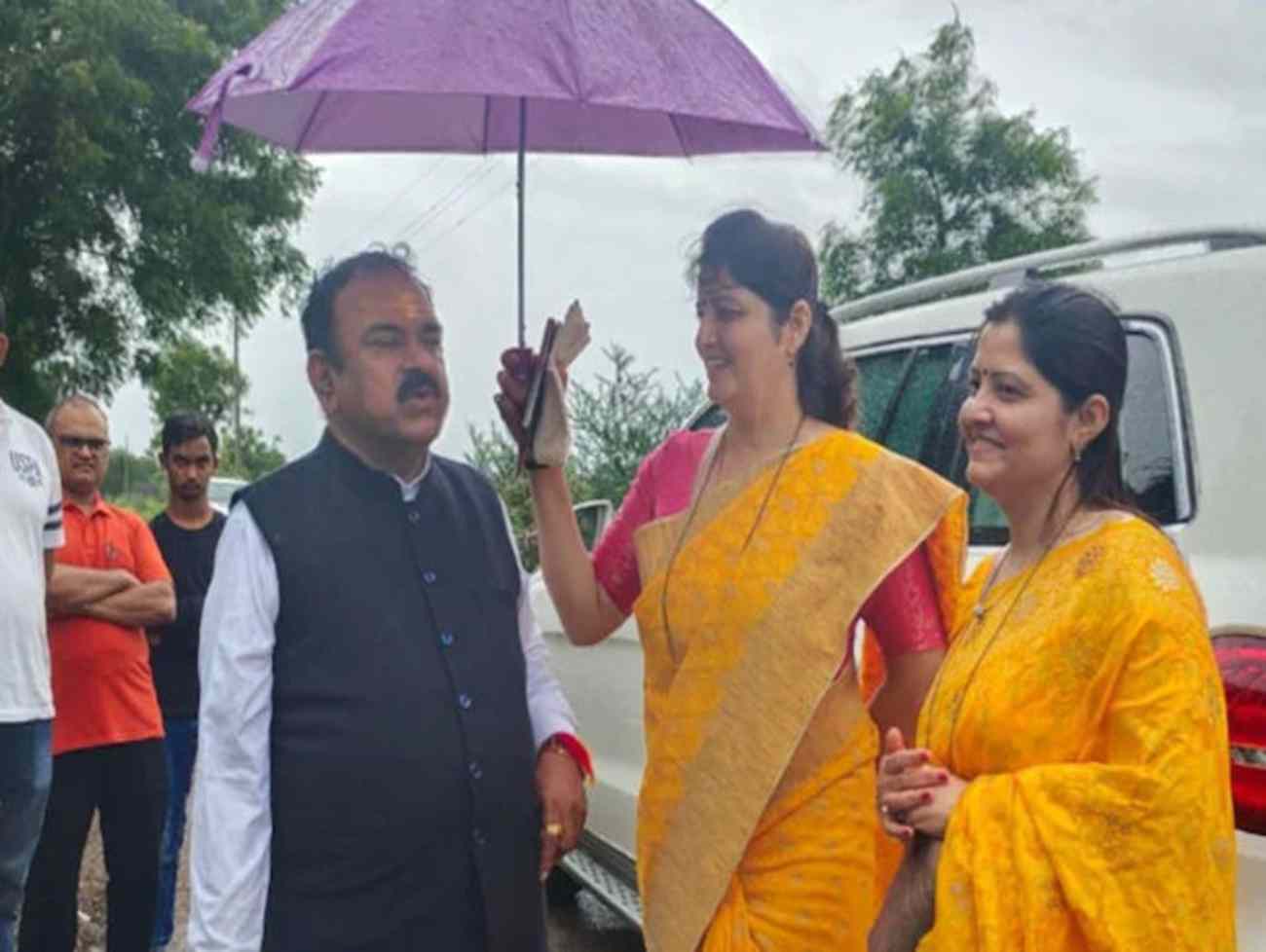 નેતાઓ, વેપારી, સેલિબ્રેટીઓનું ભવિષ્ય જોનાર પાસે બળાત્કારના આક્ષેપ સાથે 58 વિડિયો ક્લિપ,150 કરોડની સંપત્તિ જ્યોતિષની કાળી કરતુત