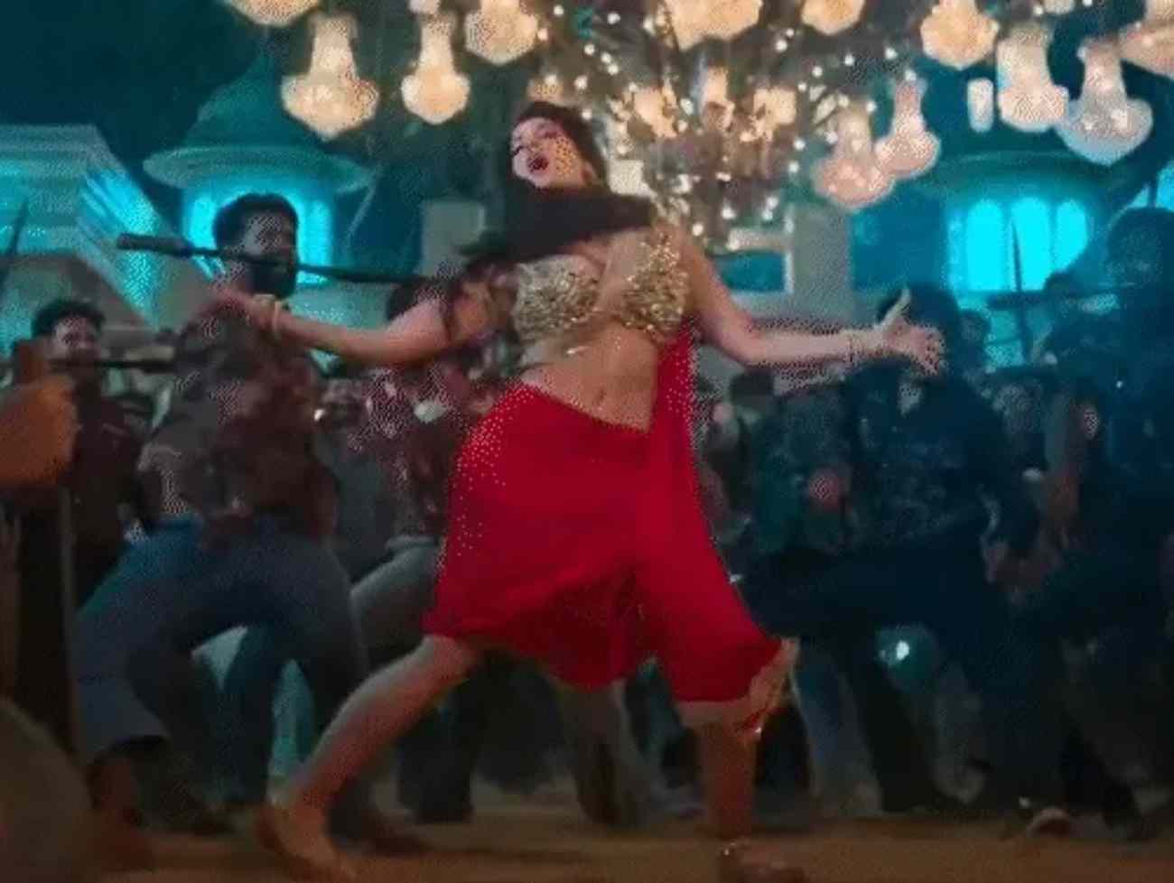 નોરા ફતેહી વિરુદ્ધ ફતવો જાહેર:યુપીના શાહી મુફ્તીએ કહ્યું, ''સરકે ચુનર' ગીત અશ્લીલ, એક્ટ્રેસને દર્દનાક દંડ મળશે