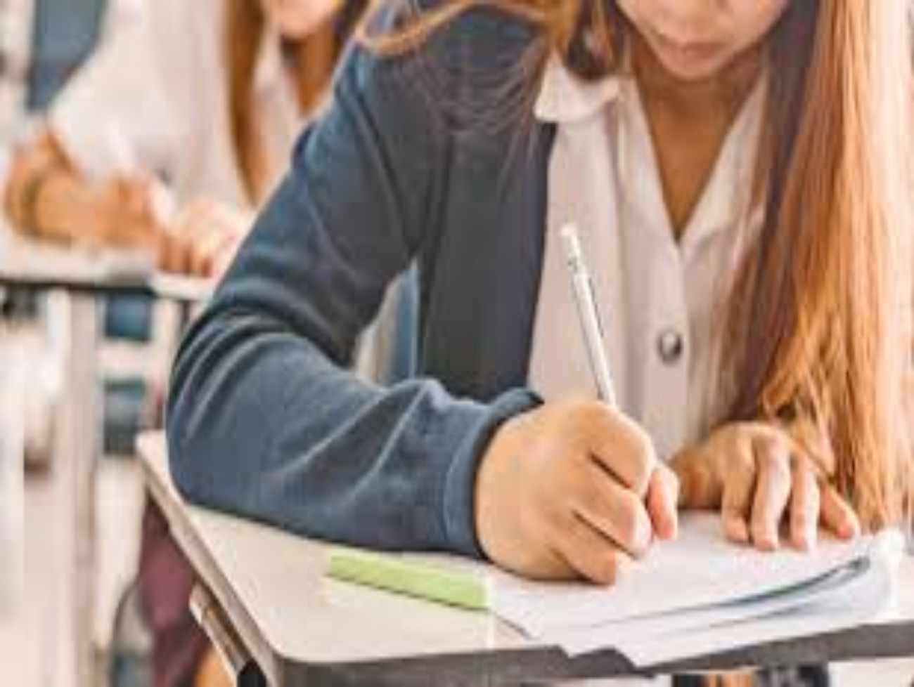 બોડેલીમાં શિક્ષણ પ્રત્યેના જુસ્સાનું ઉદાહરણ:મહિલાએ પ્રસુતિના 8 કલાક બાદ પરીક્ષા આપી,