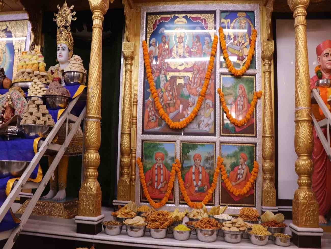 કુમકુમ મંદિર ખાતે પાટોત્સવ પ્રસંગે શ્રી સ્વામિનારાયણ ભગવાનને ભવ્ય અન્નકૂટ ધરાવવામાં આવ્યો.