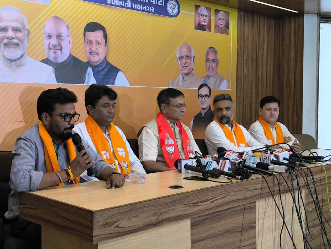 ગુજરાતીઓને 'કૌભાંડી' કહેનારા રાહુલ ગાંધી અને હવે જનતાને 'મૂર્ખ' કહેનારા ખડગેજી માનસિક બીમાર -  ડૉ. અનિલભાઈ પટેલ