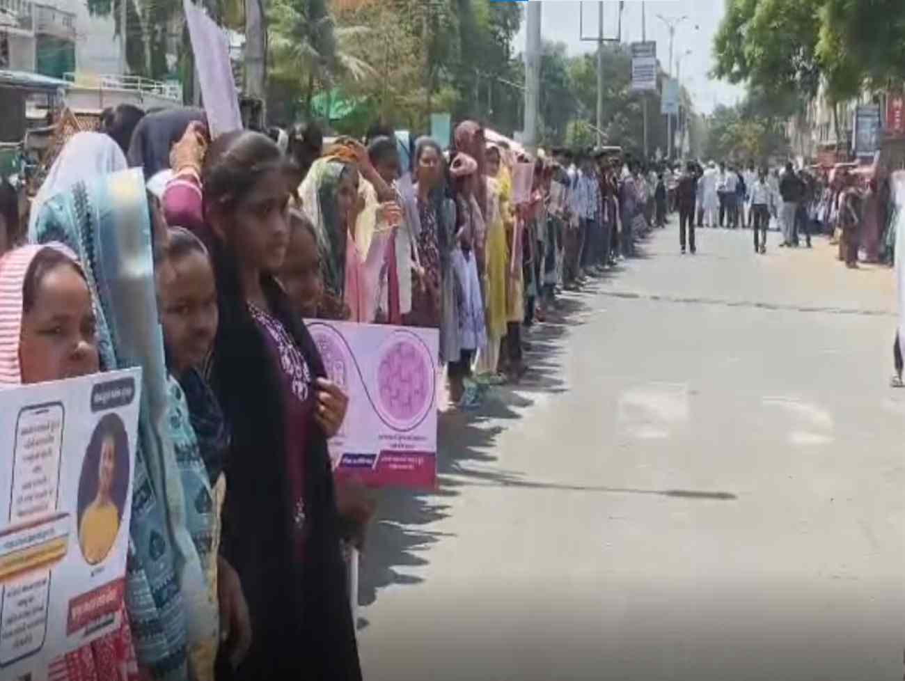 છોટા ઉદેપુર: ઉમેદવારોને લોકોના બહિષ્કારનો ભય, તંત્રને 'વોટિંગ' ઘટવાનો ડર! ભોગ બન્યા શાળાના બાળકો