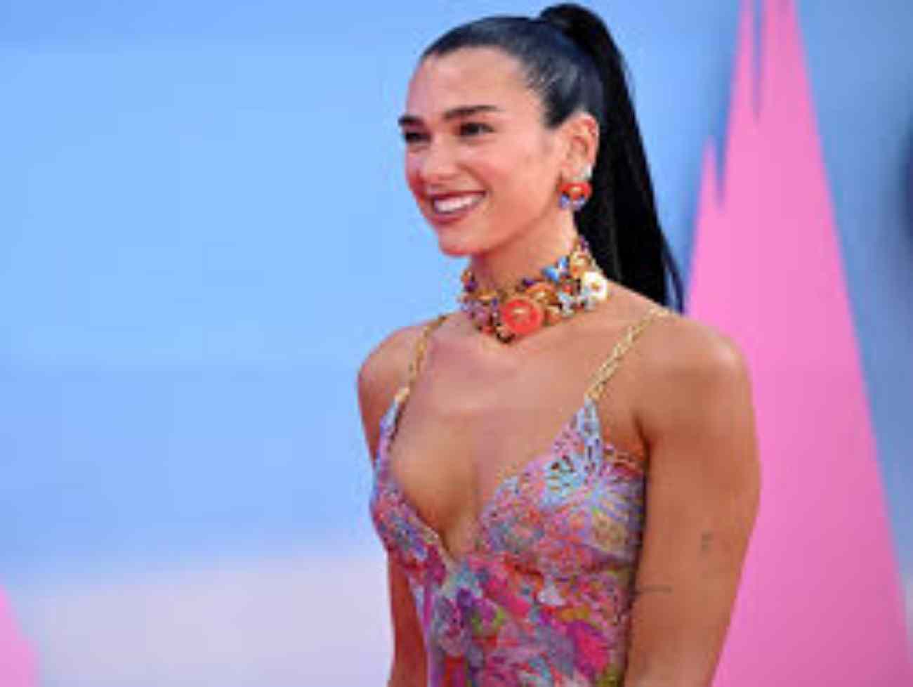 Dua Lipa એ Samsung વિરૂદ્ધ રૂ. 125 કરોડનો દાવો માંડ્યો, જાણો કારણ