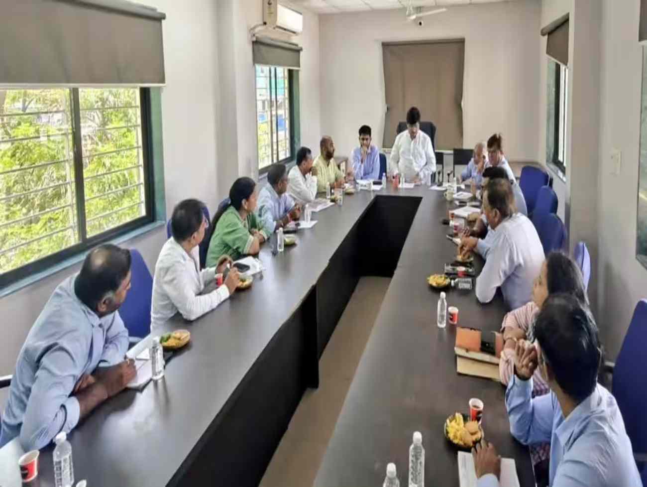 ધારાસભ્ય અમિત ઠાકરની આંખ સામે જ અમદાવાદના બે મહિલા કોર્પોરેટરો 'ખોવાયા'? પતિદેવો હાજર રહેતા વિવાદ