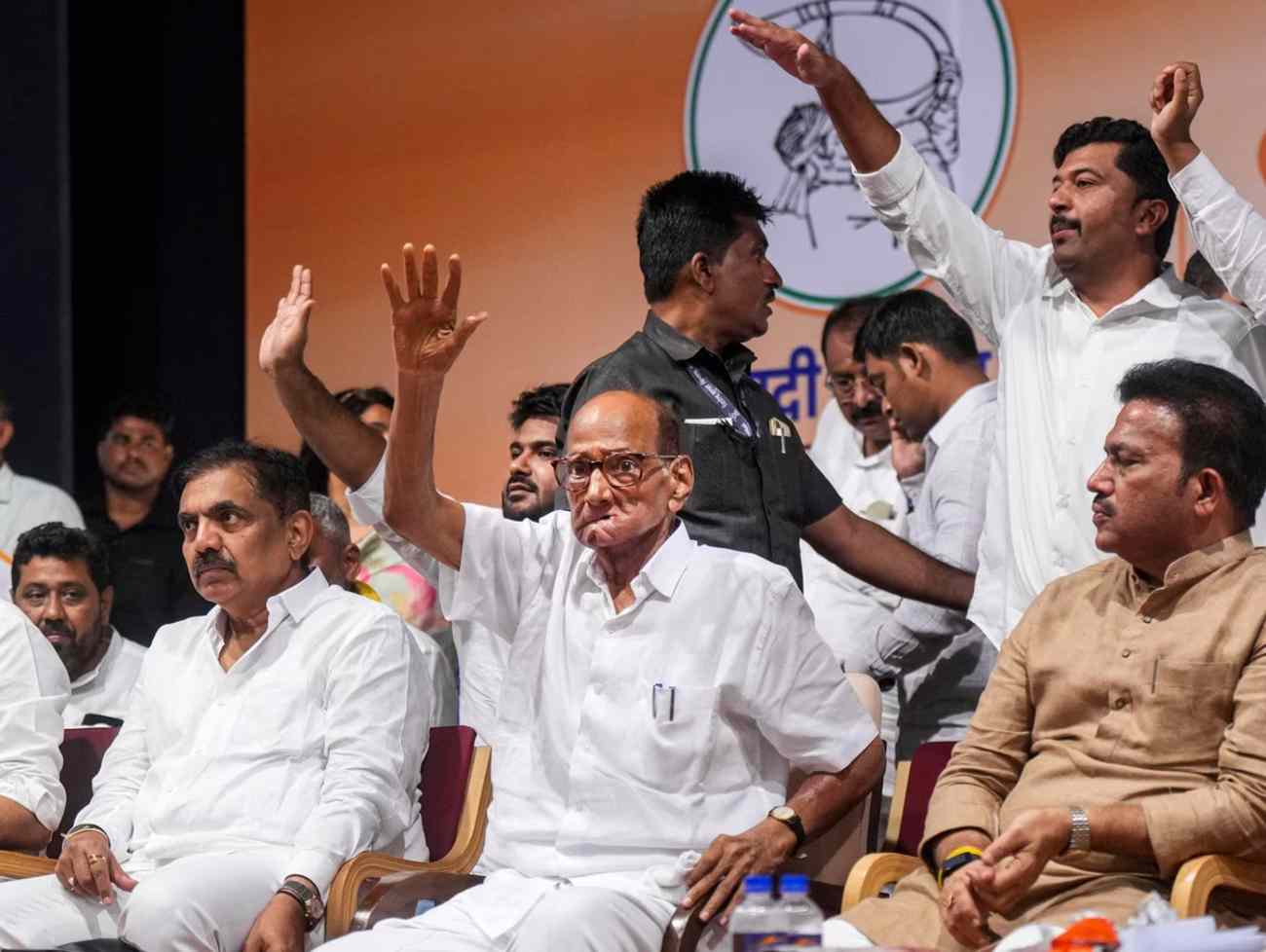 શરદ પવારની પાર્ટીએ તેના બધા પ્રવક્તાઓને એકસાથે કાઢી મૂક્યા છે. શું કંઈક મોટું થવાનું છે?