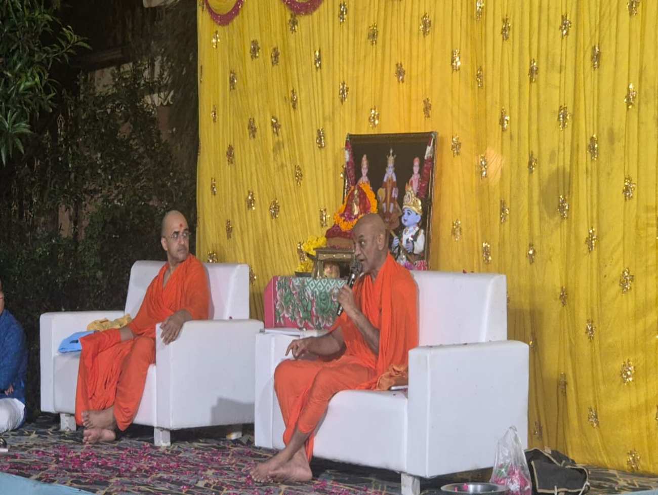 ​સાણંદ પાસે કાણેટી ગામે કુમકુમ મંદિર દ્વારા ભવ્ય સત્સંગ સભા યોજાઈ.