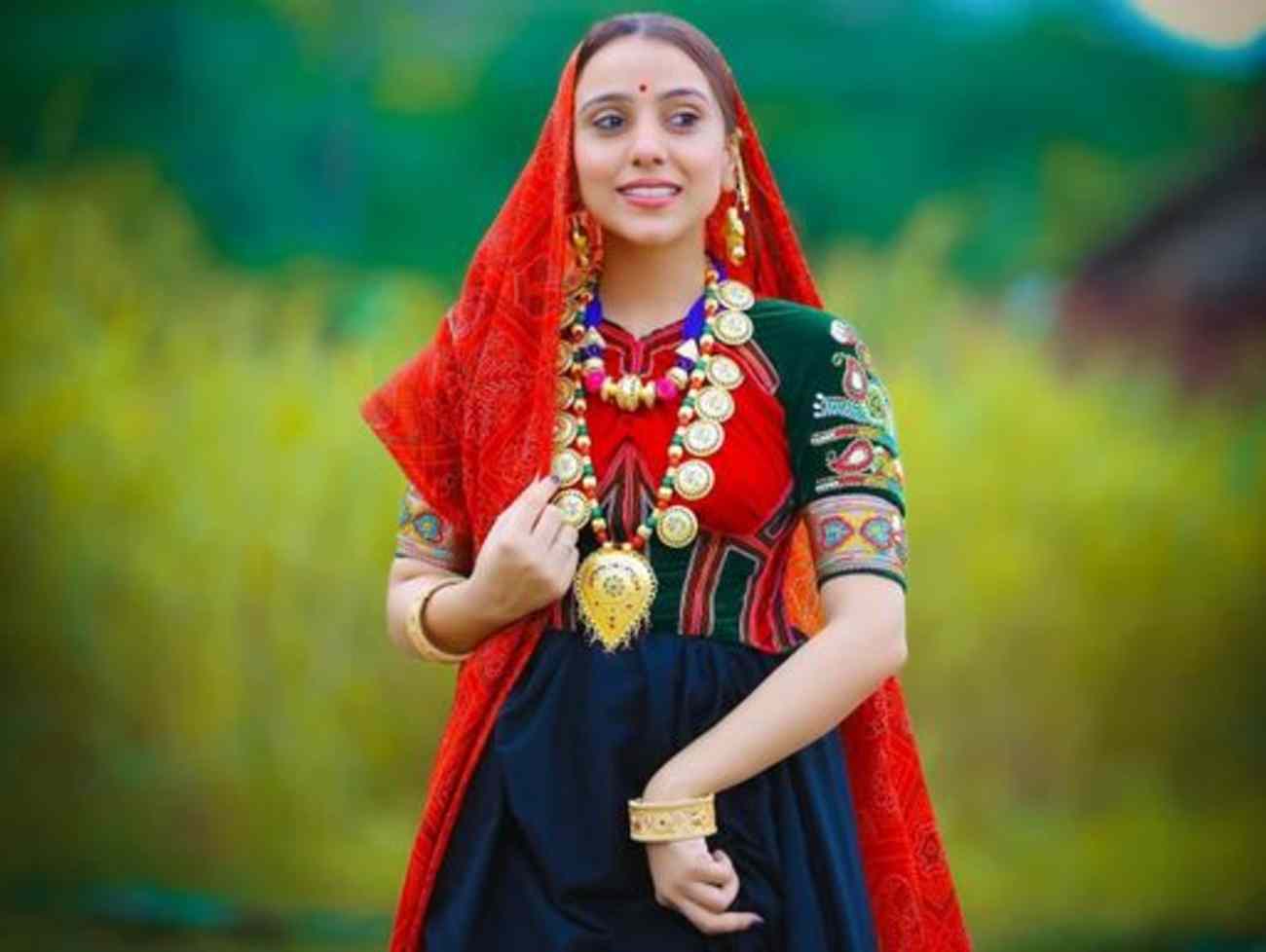 “મને કે મારા પતિને નુકસાન થયું તો પરિવાર જવાબદાર રહેશે” : સામે આવ્યો કિંજલ રબારીનો નવો Video