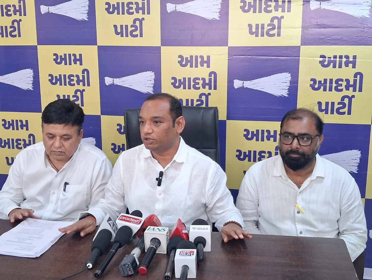 ગાંધીનગર મનપા ચૂંટણી અંગે મોટા સમાચાર : ભાજપના 12 ઉમેદવારોની ઉમેદવારી રદ કરવાની ‘AAP’ની માંગ, એફિડેવિટમાં ગેરરીતિનો આક્ષેપ