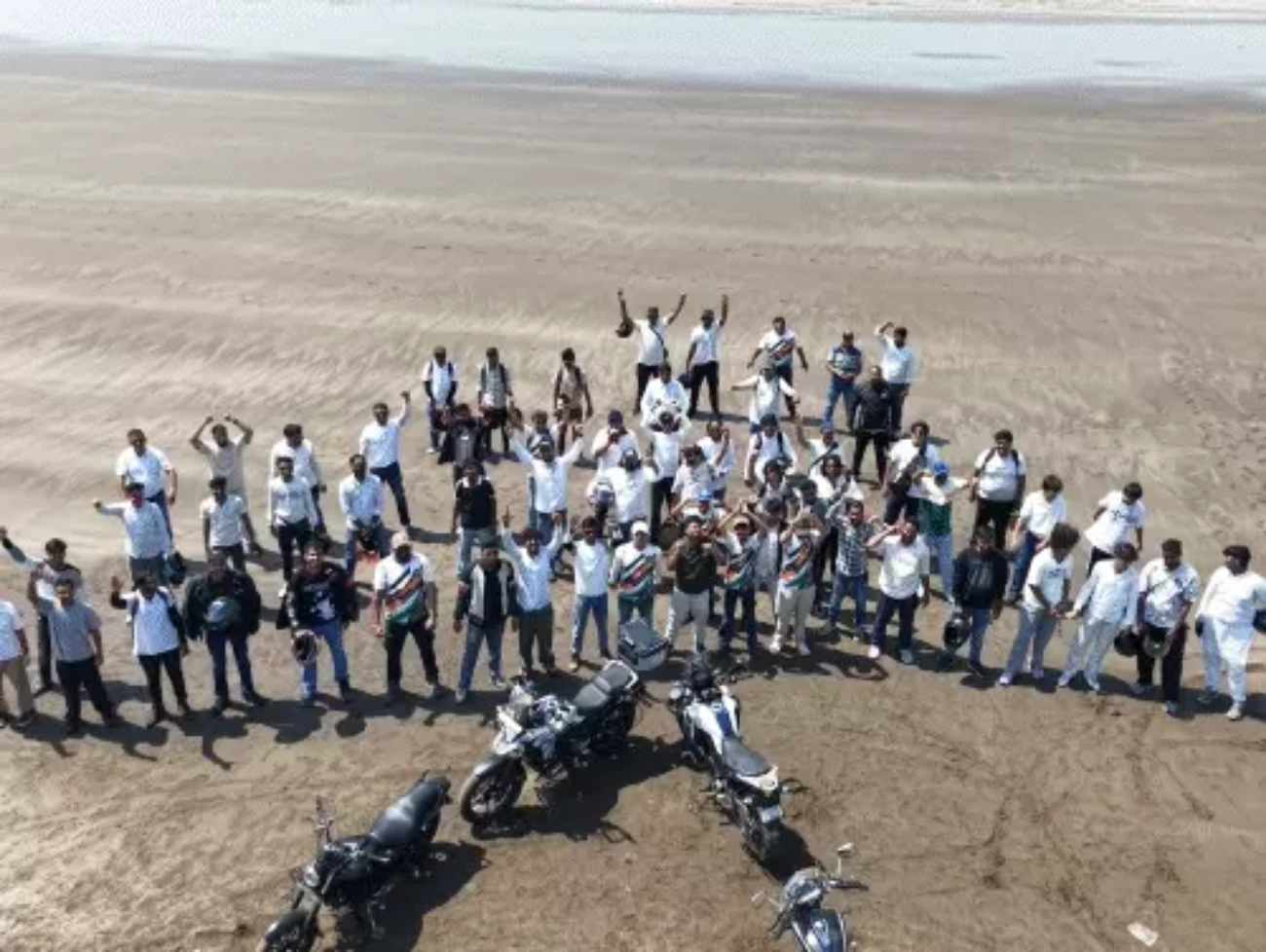 ડભારી બીચ પર 2 કરોડની 71-બાઇકથી માઁ દુર્ગાની વિશાળ મુખાકૃતિ